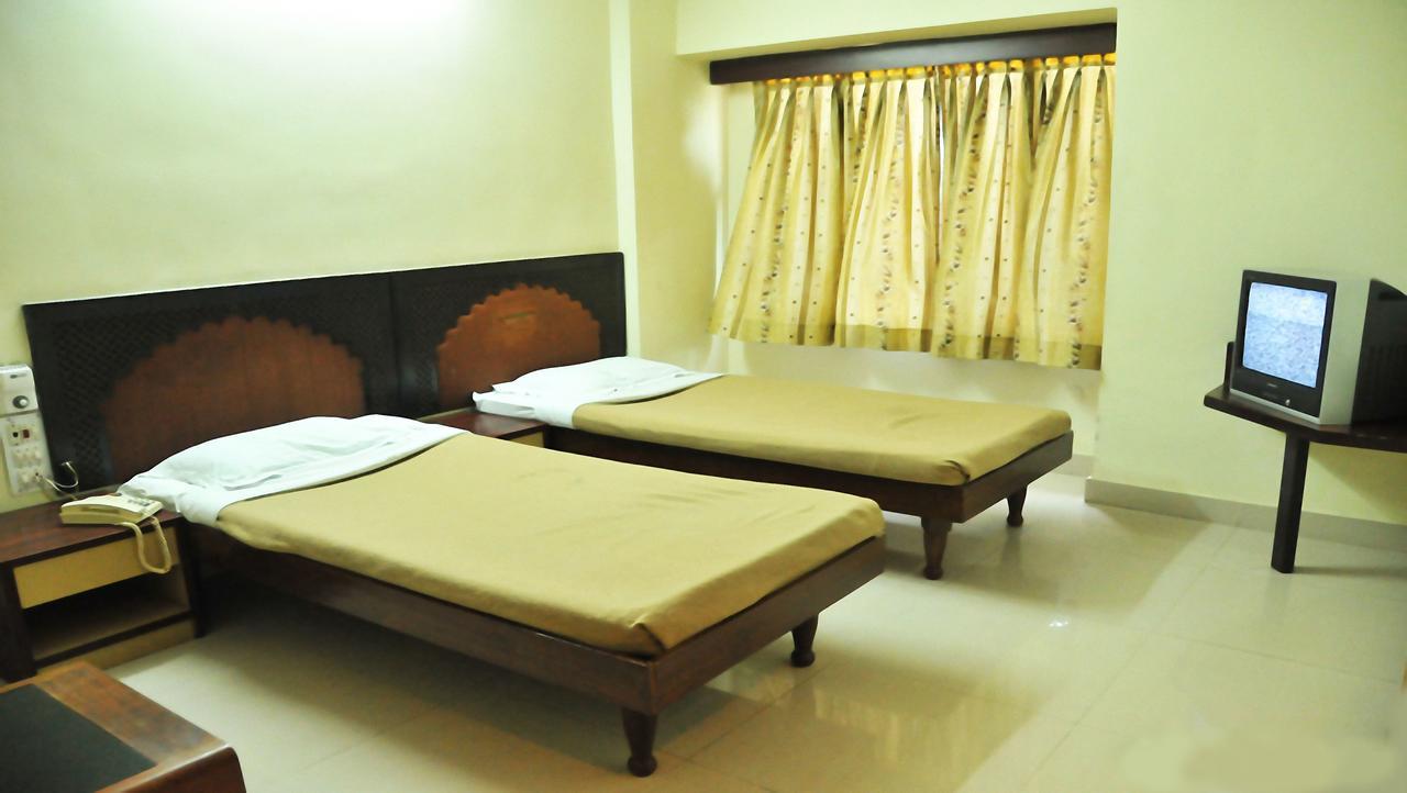 Balajee Palace Hotel Hyderabad Bagian luar foto